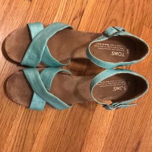 Toms Wedge Sandal (Light Teal) size 9